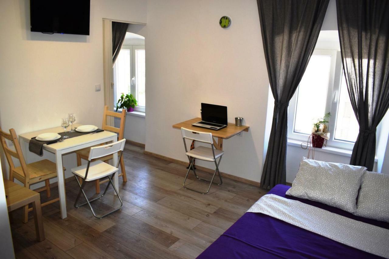 Apartman "Nicole" พูลา ภายนอก รูปภาพ