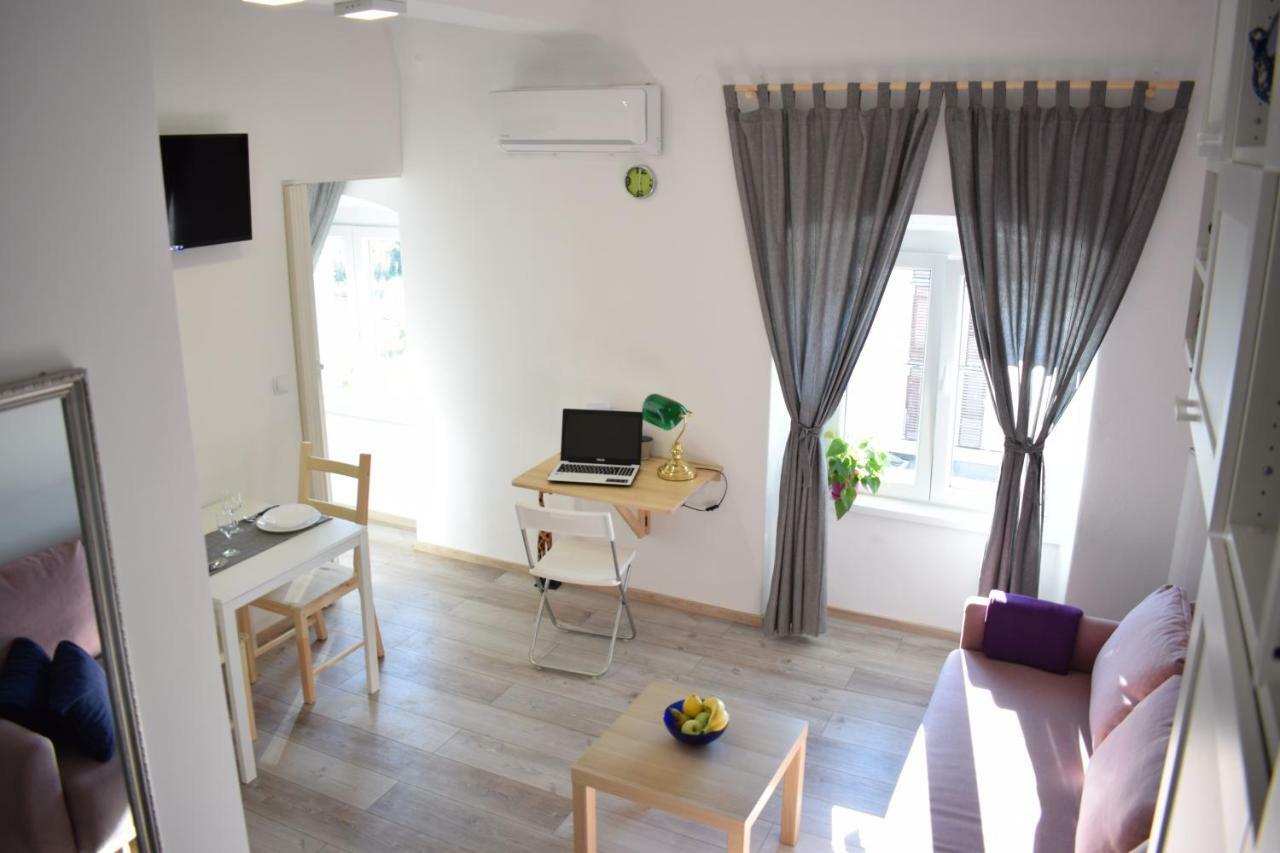 Apartman "Nicole" พูลา ภายนอก รูปภาพ